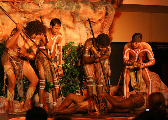 https://d3r8gwkgo0io6y.cloudfront.net/upload/A1/australia-cainrs-tjapukai-dance-show.jpg