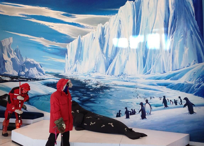 https://d3r8gwkgo0io6y.cloudfront.net/upload/A1/new-zealand-christchurch-antarctic-center.jpg