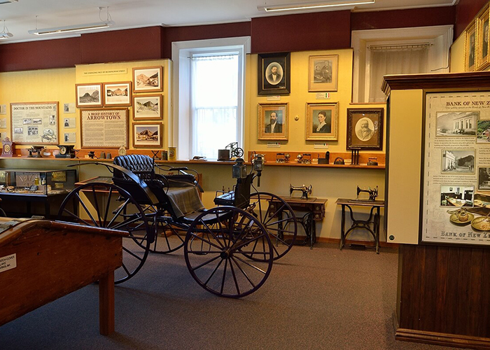 https://d3r8gwkgo0io6y.cloudfront.net/upload/A1/new-zealand-queenstown-arrowtown-museum-inside.jpg