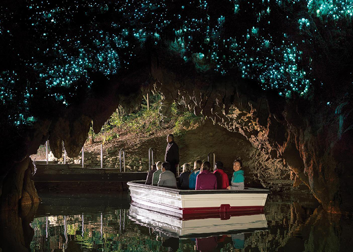 https://d3r8gwkgo0io6y.cloudfront.net/upload/A1/new-zealand-rotorua-glow-worm-boat-ride-2.jpg