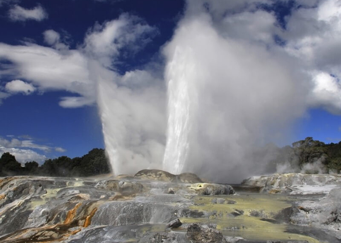 https://d3r8gwkgo0io6y.cloudfront.net/upload/A1/new-zealand-rotorua-whakhaewarewa-1.jpg