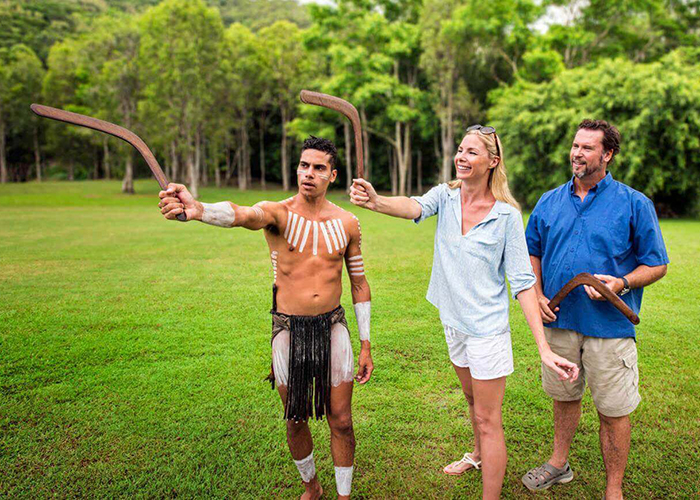 https://d3r8gwkgo0io6y.cloudfront.net/upload/AA/australia-cairns-boomerang-throwing.jpg