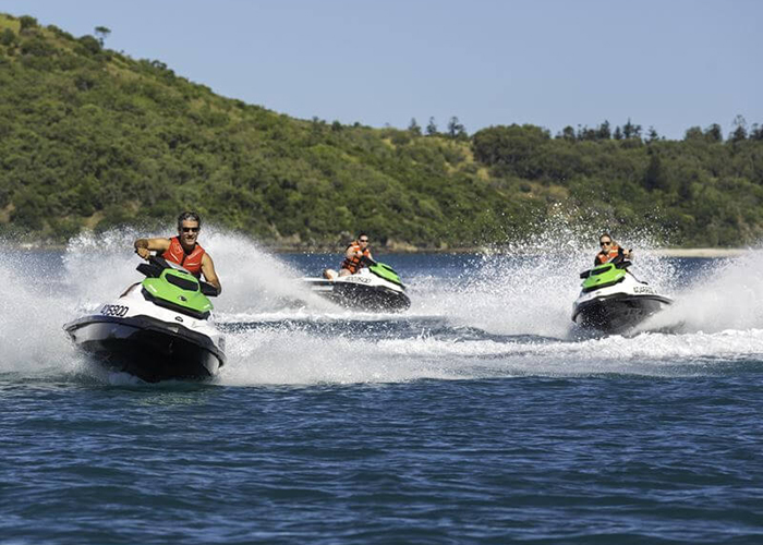 https://d3r8gwkgo0io6y.cloudfront.net/upload/AA/australia-gold-coast-jet-sking.jpg