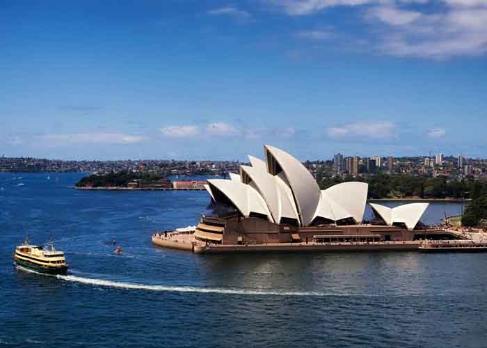 https://d3r8gwkgo0io6y.cloudfront.net/upload/AA/australia-sydney-skyline-view-1.jpg