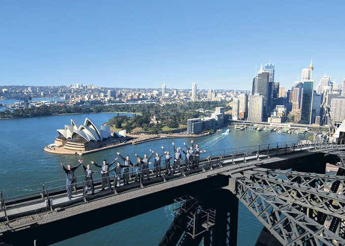 https://d3r8gwkgo0io6y.cloudfront.net/upload/AA/australia-sydney-skyline-view.jpg
