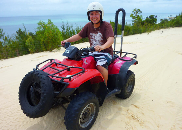 https://d3r8gwkgo0io6y.cloudfront.net/upload/AA/australia-tangalooma-quad-biking-1.jpg