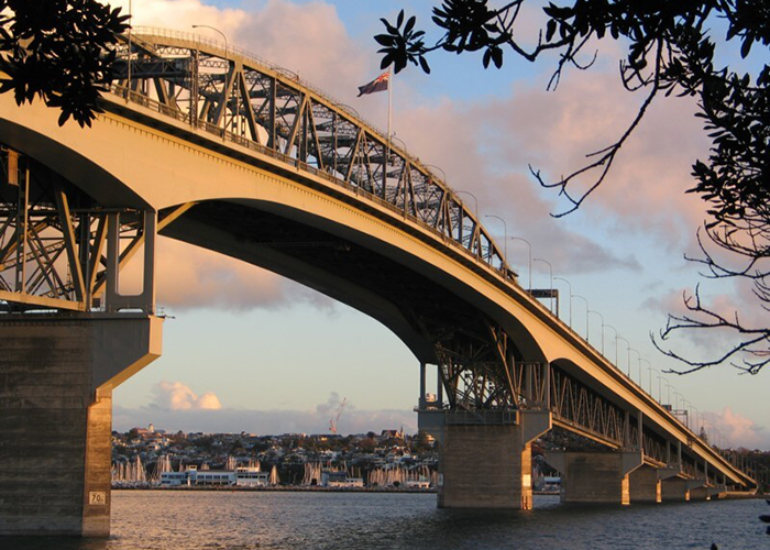 https://d3r8gwkgo0io6y.cloudfront.net/upload/AN/new-zealand-Auckland-Harbour-Bridge.jpg