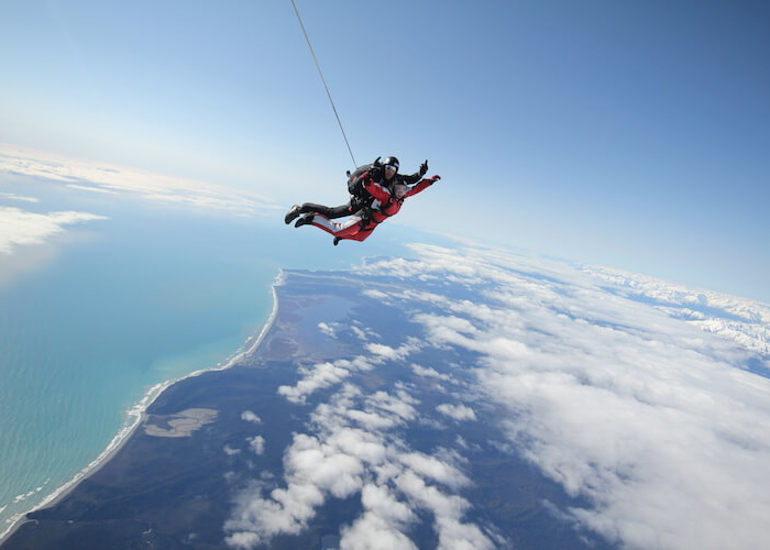 https://d3r8gwkgo0io6y.cloudfront.net/upload/AN/new-zealand-queenstown-sky-diving-1.jpg