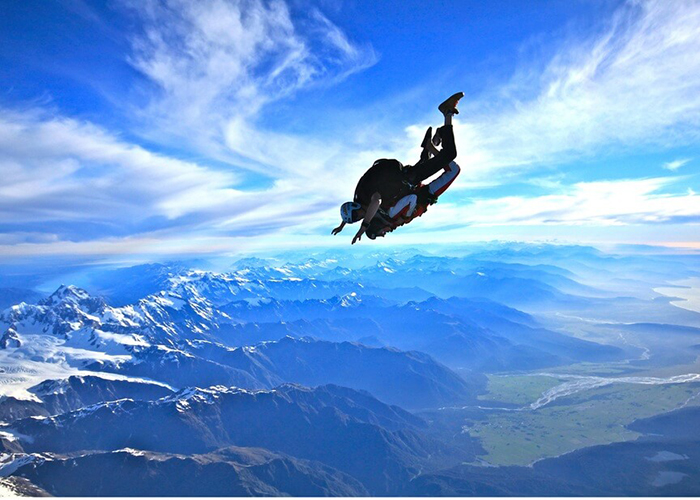 https://d3r8gwkgo0io6y.cloudfront.net/upload/AN/new-zealand-queenstown-sky-diving.jpg