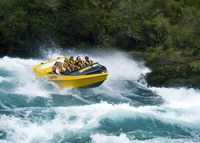 https://d3r8gwkgo0io6y.cloudfront.net/upload/AN/new-zealand-queenstwon-jet-boat-1.jpg
