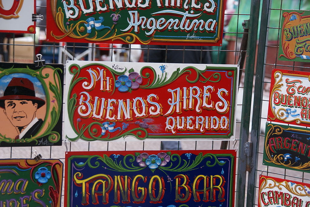 https://d3r8gwkgo0io6y.cloudfront.net/upload/Buenos--San_Telmo_Fair_fileteado.jpg