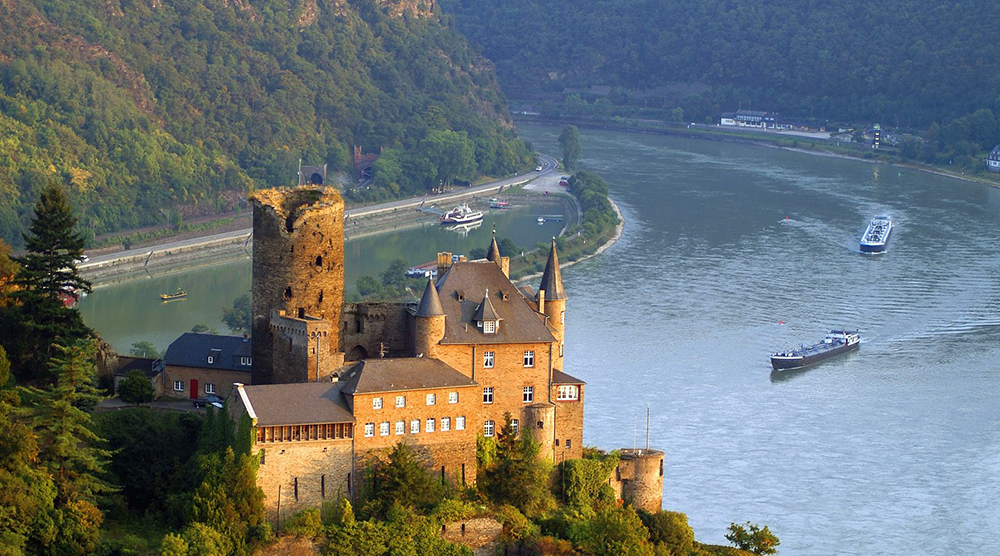 https://d3r8gwkgo0io6y.cloudfront.net/upload/Burg-Katz-Above-St.-Goarshausen-and-the-Rhine-River-Germany.jpg