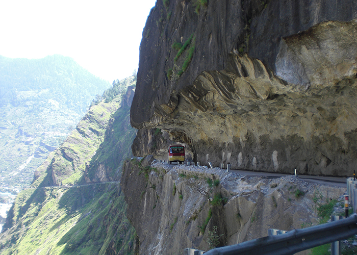 https://d3r8gwkgo0io6y.cloudfront.net/upload/CE/India-himachal-shimla-manali-road.jpg