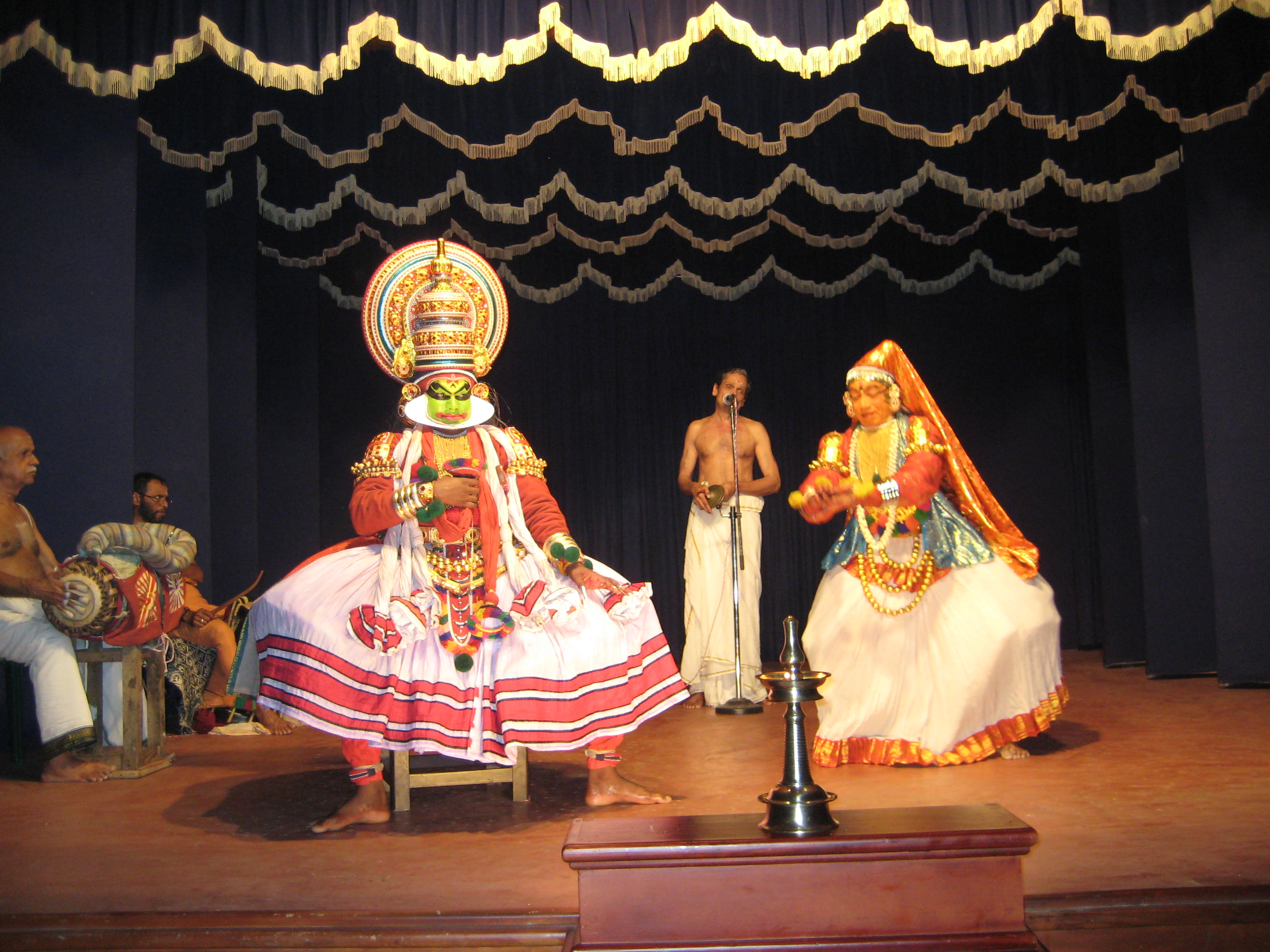 https://d3r8gwkgo0io6y.cloudfront.net/upload/Cochin-Kathakali-Centers.jpg