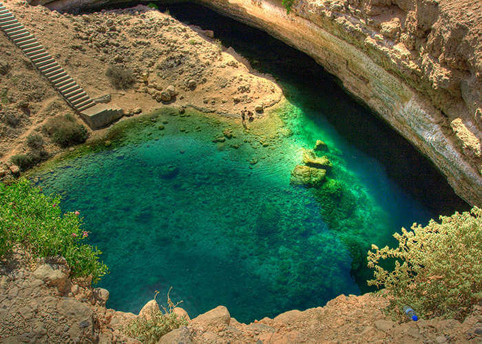 https://d3r8gwkgo0io6y.cloudfront.net/upload/DM/Middle-east-Asia-oman-bimmahSinkhole1.jpg
