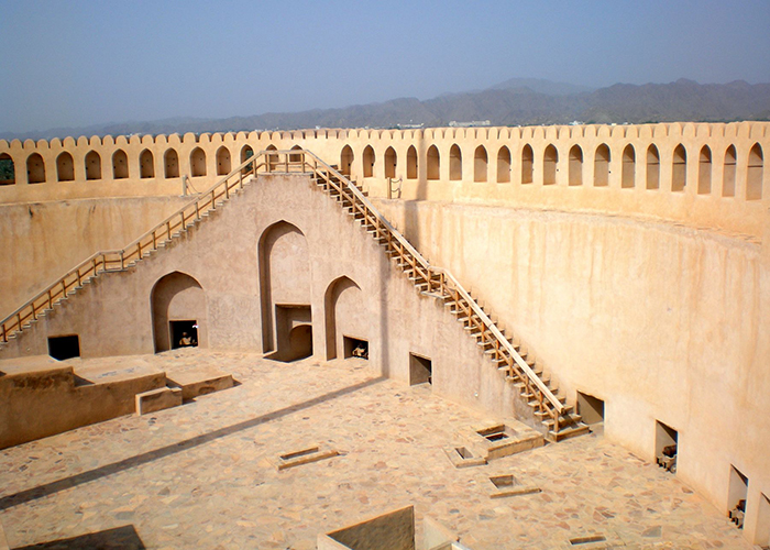 https://d3r8gwkgo0io6y.cloudfront.net/upload/DM/Middle-east-Asia-oman-nizwa-fort-2.jpg