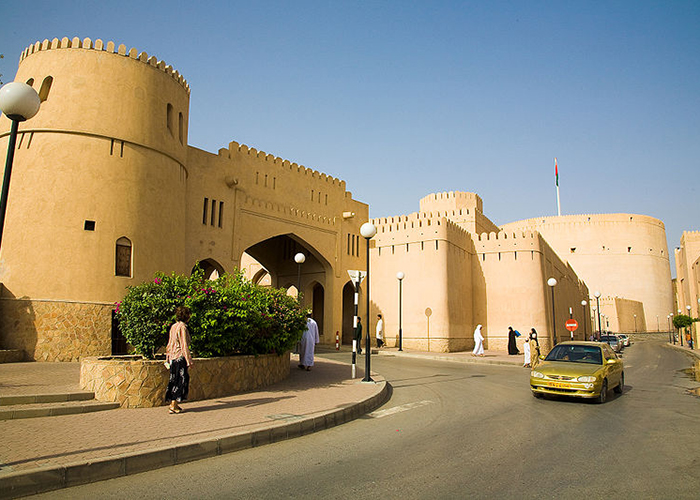 https://d3r8gwkgo0io6y.cloudfront.net/upload/DO/Middle-east-Asia-oman-nizwa_Fort-1.jpg