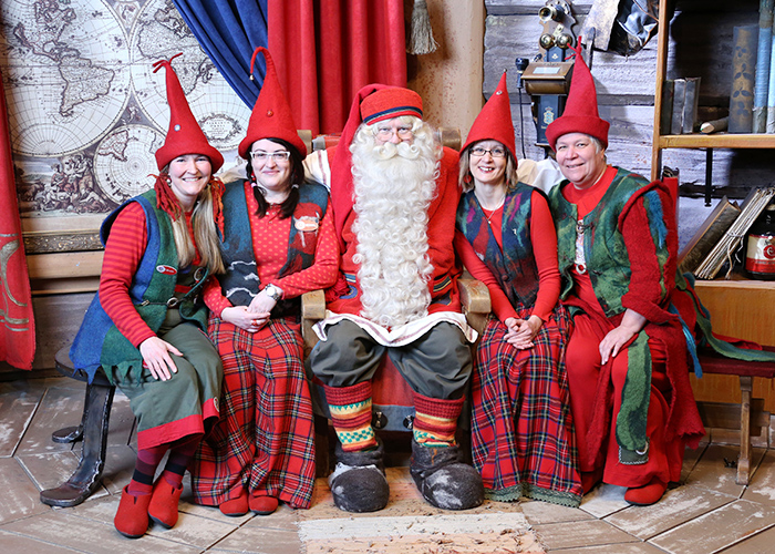 https://d3r8gwkgo0io6y.cloudfront.net/upload/E0/finland-lapland-santa-claus-workshop-2.jpg
