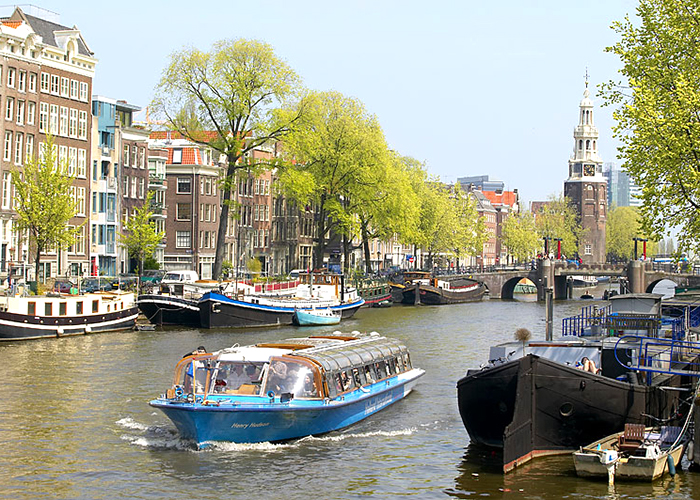 https://d3r8gwkgo0io6y.cloudfront.net/upload/E1/netherland-amsterdam-canal--cruise-1.jpg