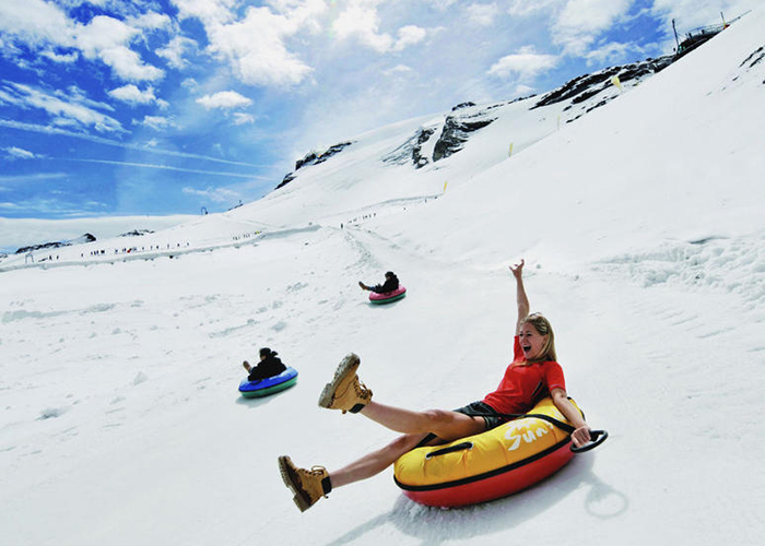 https://d3r8gwkgo0io6y.cloudfront.net/upload/EA/switzerland-titlis--tube-ride.jpg