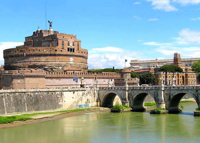 https://d3r8gwkgo0io6y.cloudfront.net/upload/EE/italy-rome-city--2.jpg