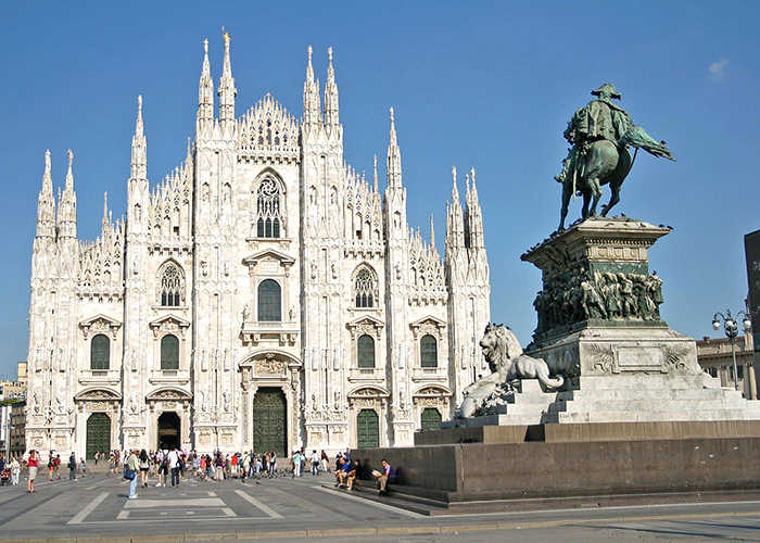 https://d3r8gwkgo0io6y.cloudfront.net/upload/EF/italy-florence-piazz--del-doumo-1.jpg