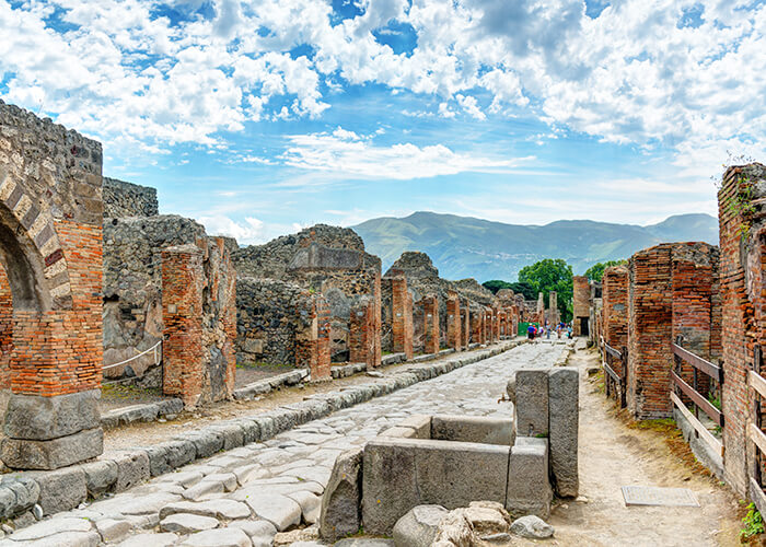 https://d3r8gwkgo0io6y.cloudfront.net/upload/EF/italy-pompei-1.jpg