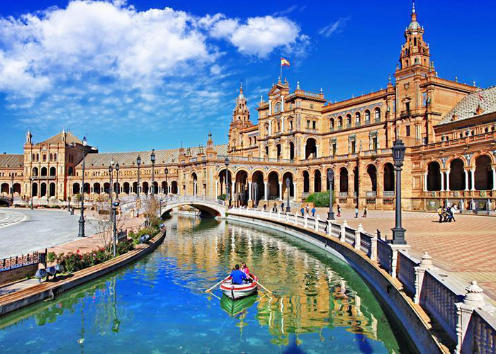 https://d3r8gwkgo0io6y.cloudfront.net/upload/EH/spain-seville-1.jpg