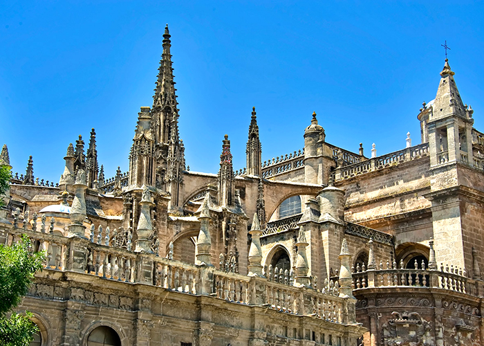 https://d3r8gwkgo0io6y.cloudfront.net/upload/EH/spain-seville-2.jpg