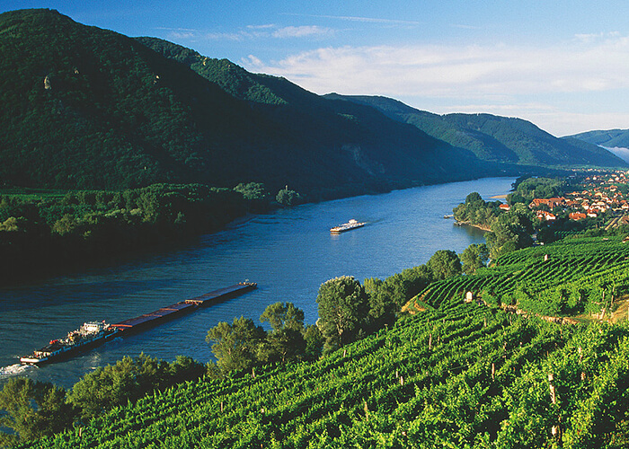 https://d3r8gwkgo0io6y.cloudfront.net/upload/EM/austria-valley-of--river-danube.jpg