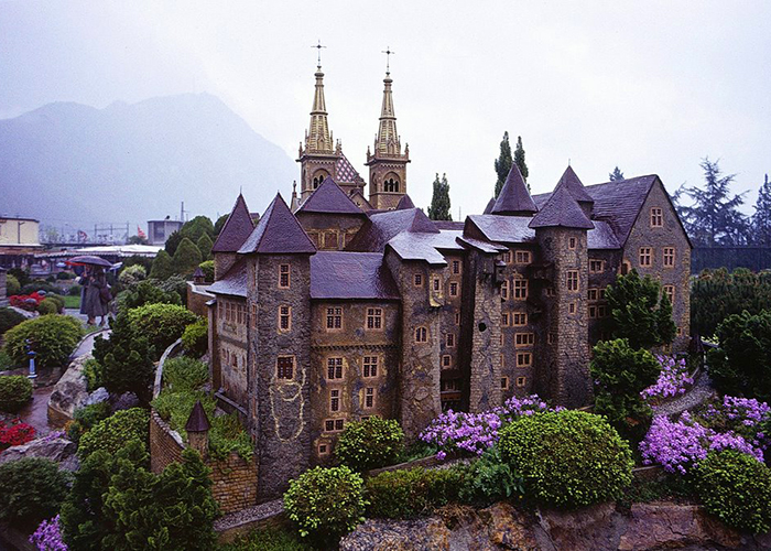https://d3r8gwkgo0io6y.cloudfront.net/upload/EN/swiss-miniature-.jpg