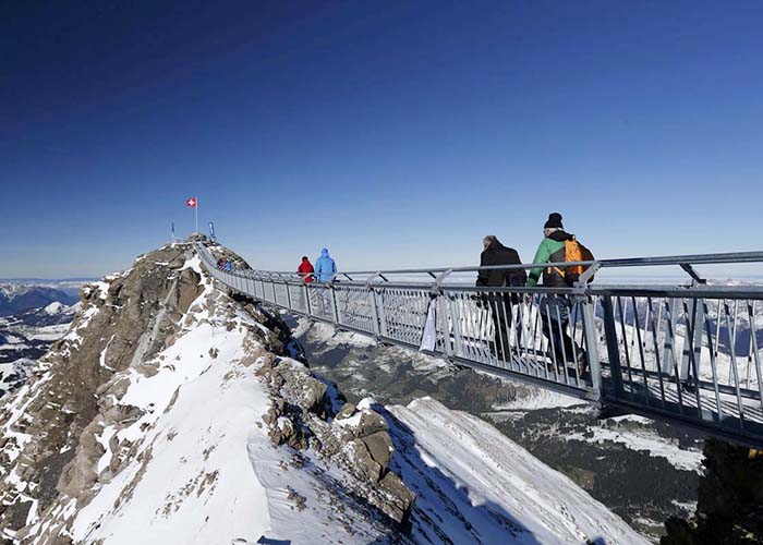 https://d3r8gwkgo0io6y.cloudfront.net/upload/EN/switzerland-glacier--3000-3.jpg