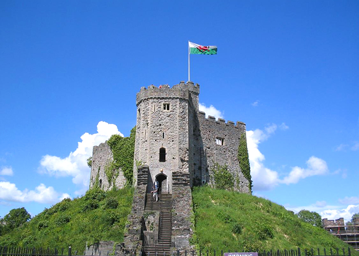 https://d3r8gwkgo0io6y.cloudfront.net/upload/EO/uk-cardiff-castle-1.jpg