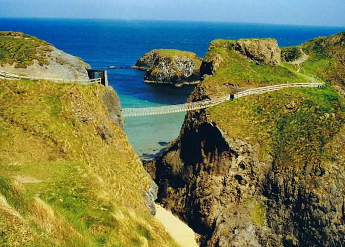 https://d3r8gwkgo0io6y.cloudfront.net/upload/EO/uk-carrick-a-rede-rode-bridge-1.jpg