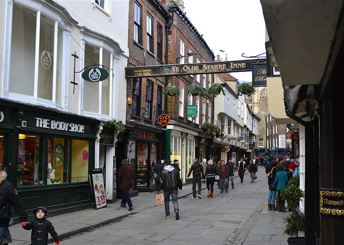 https://d3r8gwkgo0io6y.cloudfront.net/upload/EO/uk-york-stonegate--2.jpg