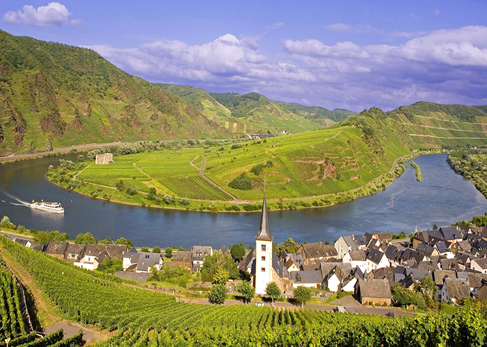 https://d3r8gwkgo0io6y.cloudfront.net/upload/EQ/germany-dusseldorf-rhine--valley-2.jpg