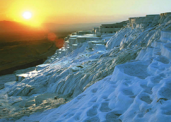 https://d3r8gwkgo0io6y.cloudfront.net/upload/ET/turkey-pamukkale--1.jpg