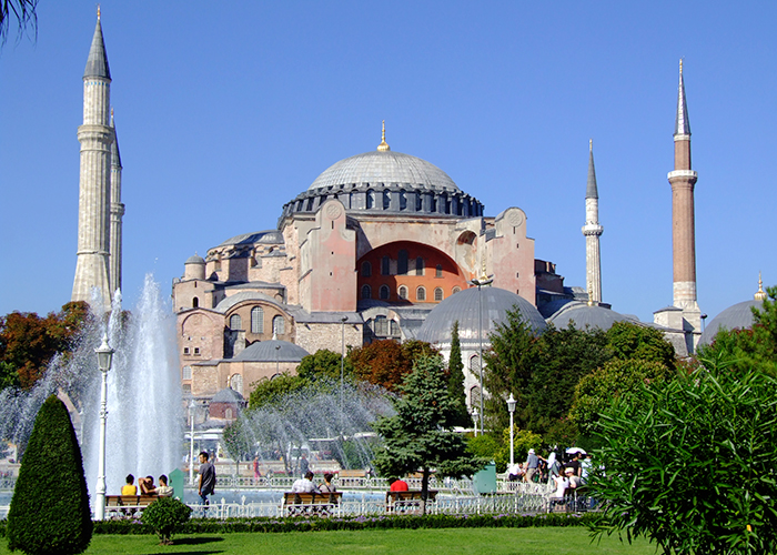 https://d3r8gwkgo0io6y.cloudfront.net/upload/EU/turkey-istanbul--sophia-museum--1.jpg