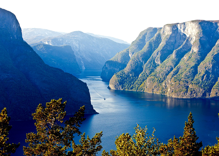https://d3r8gwkgo0io6y.cloudfront.net/upload/EW/norway-sogne--fjord.jpg
