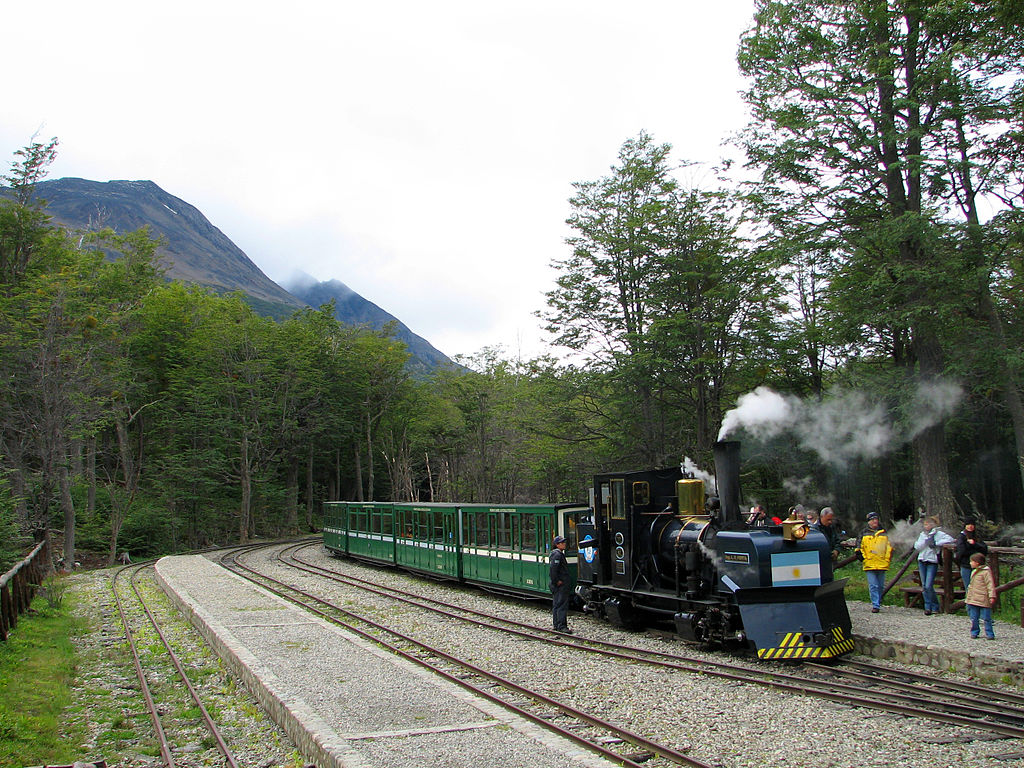 https://d3r8gwkgo0io6y.cloudfront.net/upload/End_of_The_World_Train_at_station.jpg