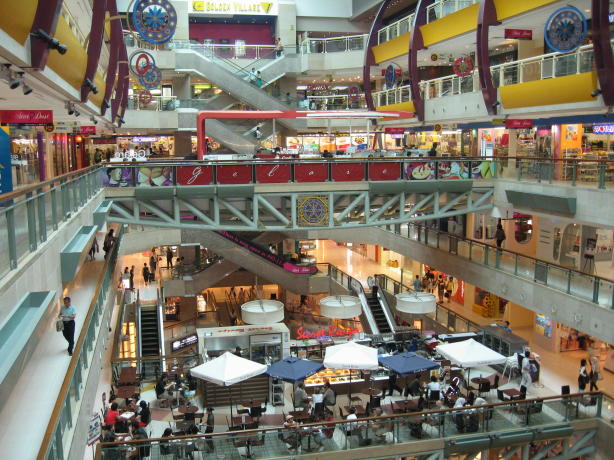 https://d3r8gwkgo0io6y.cloudfront.net/upload/F8/Singapore-shopping-4.jpg