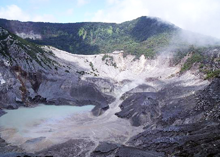 https://d3r8gwkgo0io6y.cloudfront.net/upload/FI/asia-Indonesia-Bandung-Tangkubanvalcano-4.jpg