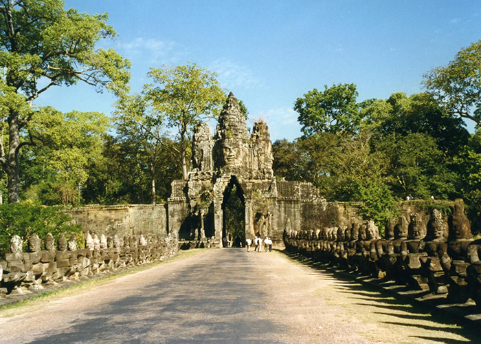 https://d3r8gwkgo0io6y.cloudfront.net/upload/FV/asia-cambodia-siem-reap-angkor-thom-southern-gate.jpg
