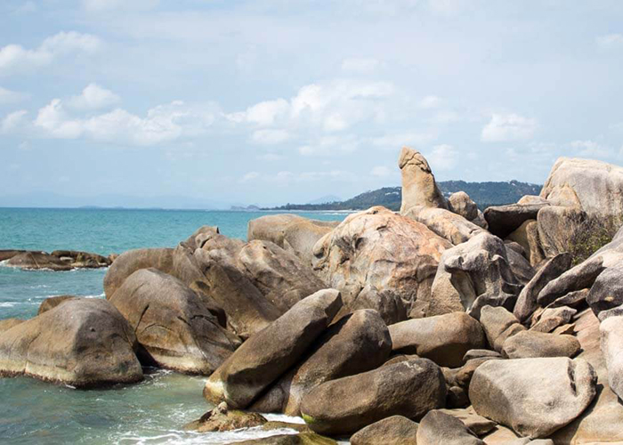 https://d3r8gwkgo0io6y.cloudfront.net/upload/GT/thailand-koh-samui-hin-to-and-hin-yai-rocks-2.jpg