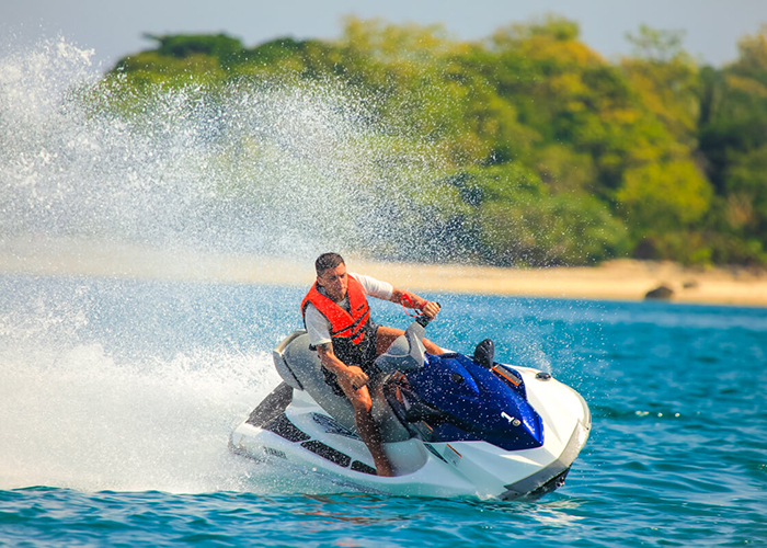https://d3r8gwkgo0io6y.cloudfront.net/upload/GT/thailand-phangan-jet-sking-1.jpg