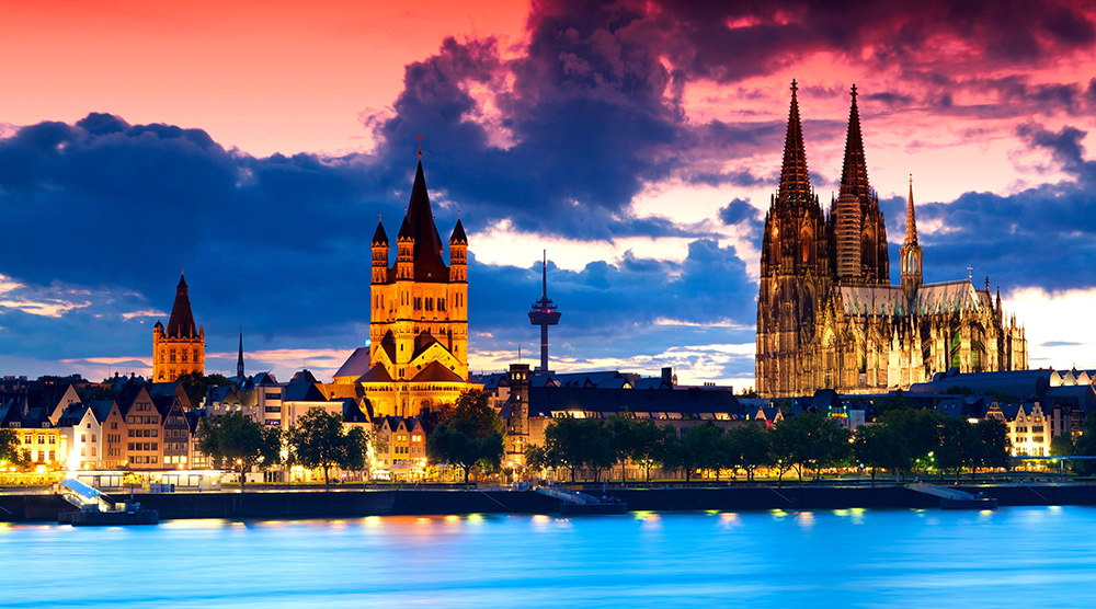 https://d3r8gwkgo0io6y.cloudfront.net/upload/Gothic-cathedral-in-Cologne-Germany-city-night-river-clouds_2560x1600.jpg