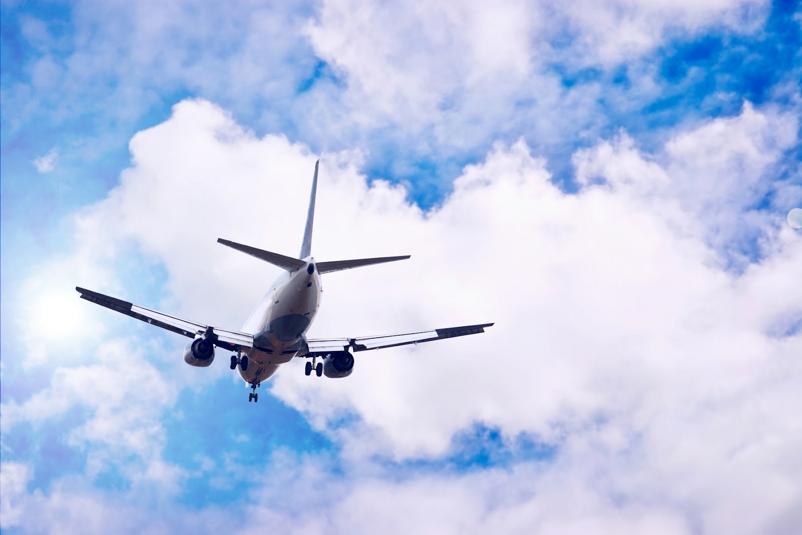 https://d3r8gwkgo0io6y.cloudfront.net/upload/H3/airplane-return-home.jpg