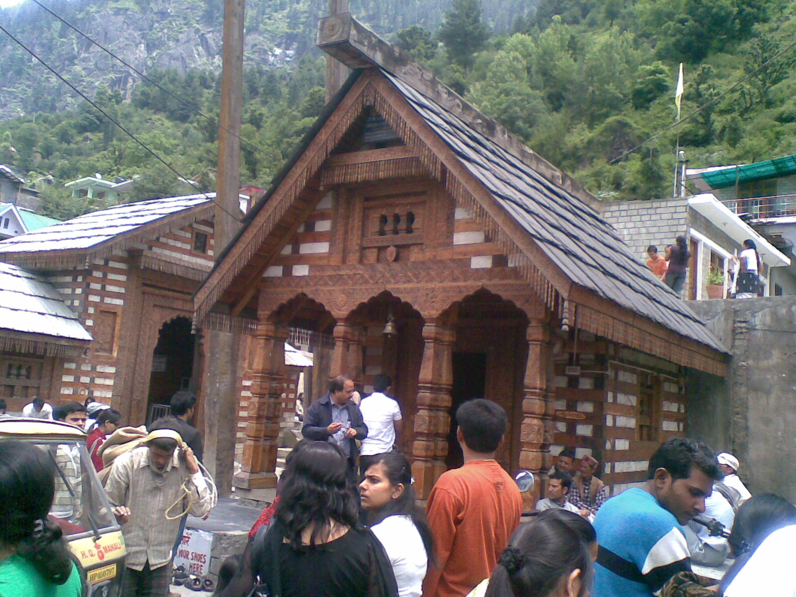 https://d3r8gwkgo0io6y.cloudfront.net/upload/H3/indian-himachal-Manali-Vaishisht.jpg
