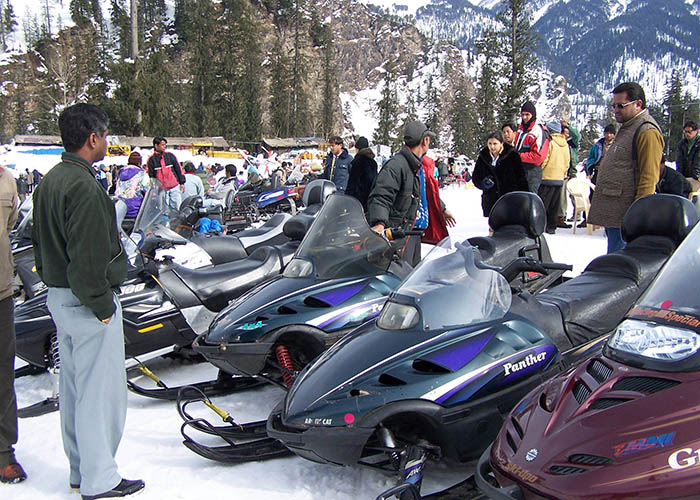 https://d3r8gwkgo0io6y.cloudfront.net/upload/H6/India-himachal-manali-rohtang-pass-snow-scooter.jpg