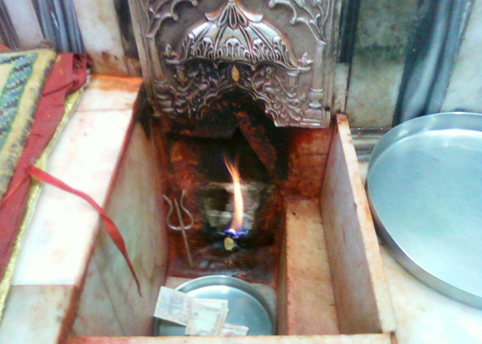 https://d3r8gwkgo0io6y.cloudfront.net/upload/H7/India-himachal-dharamshala-jwalamukhi-Jawala-Ji-temple-maa-ambika.jpg